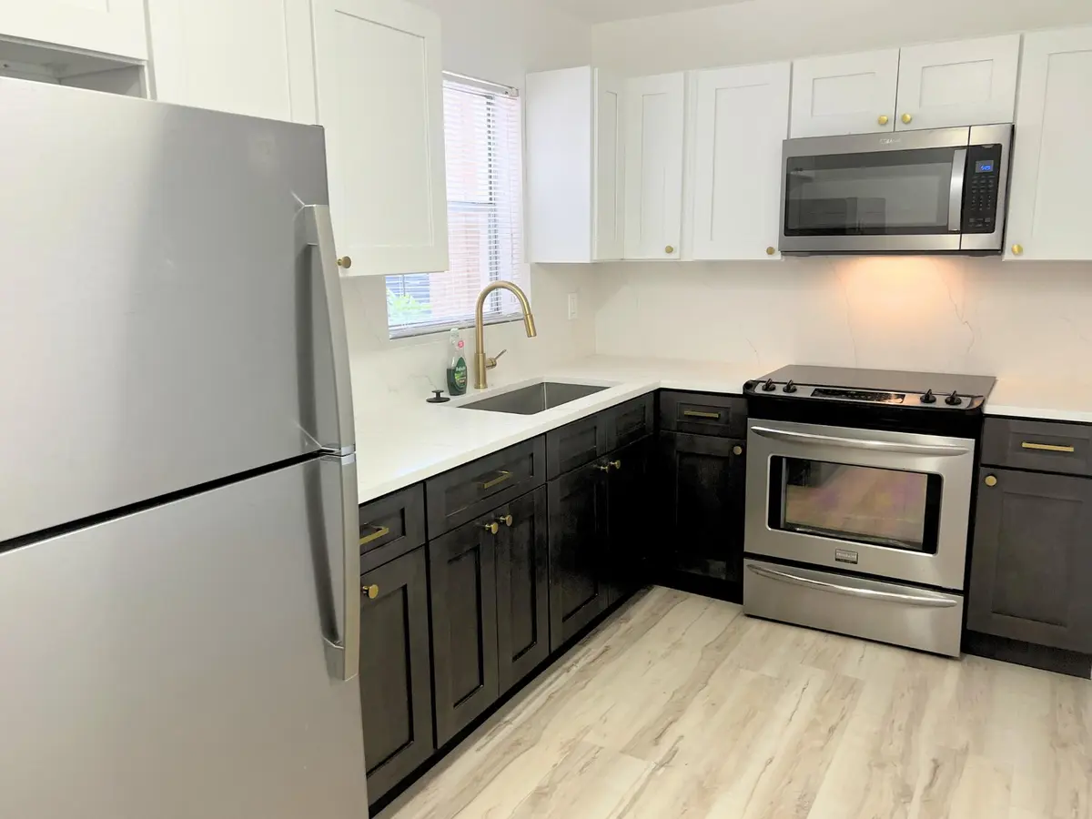 KITCHEN at 463 Lake Frances Drive 463, West Palm Beach