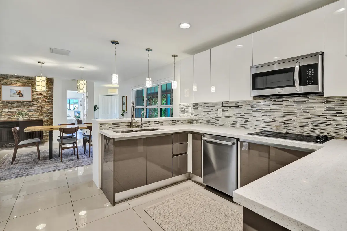 DSC09687 at 5830 NE 21st Terrace, Fort Lauderdale