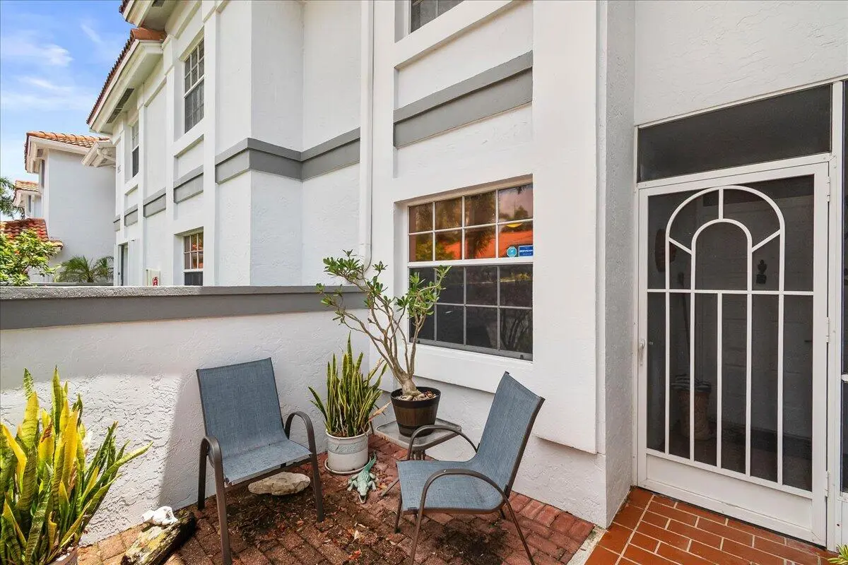 Entrance at 9927 Seacrest Circle 102, Boynton Beach