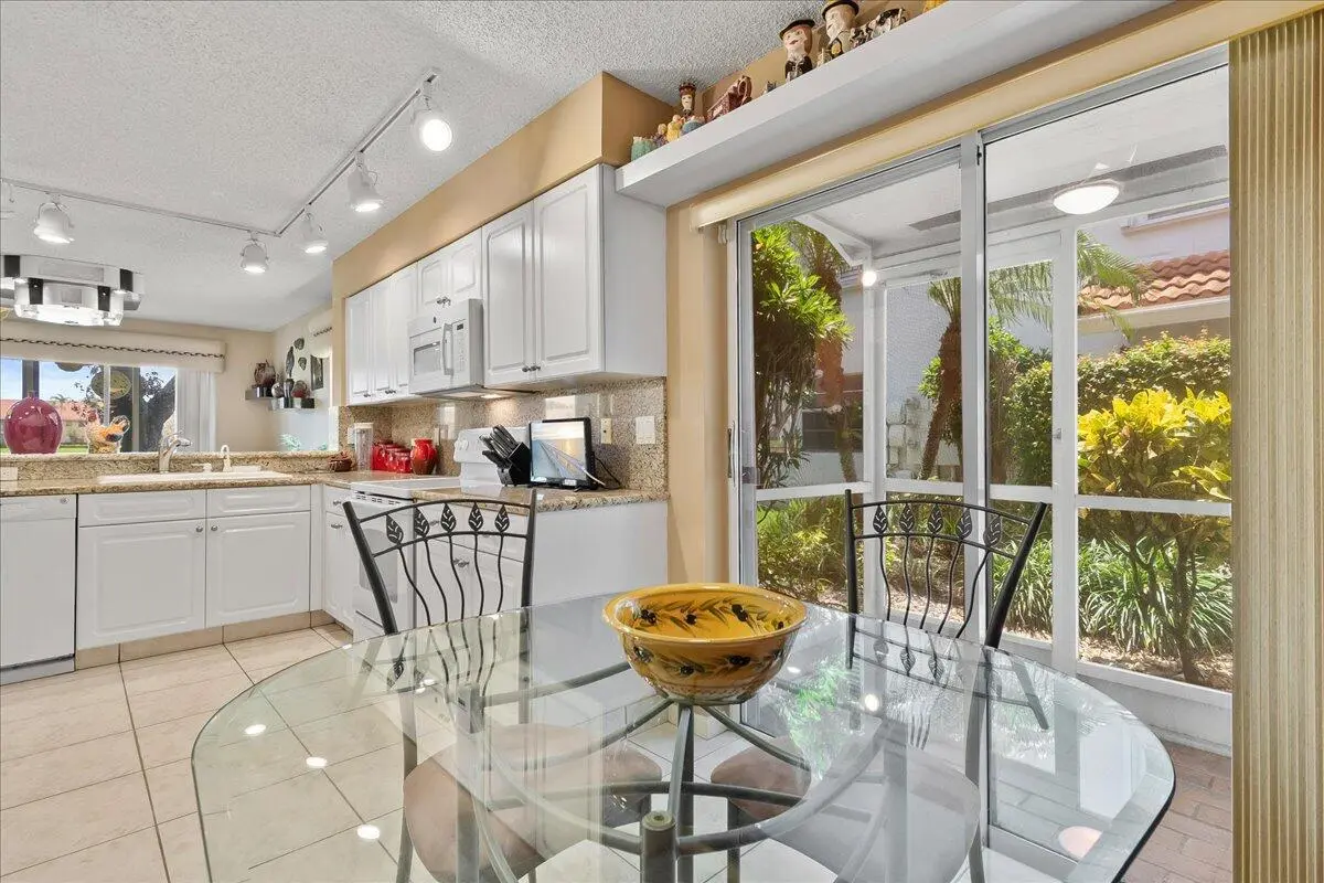 Eat in Kitchen at 9927 Seacrest Circle 102, Boynton Beach
