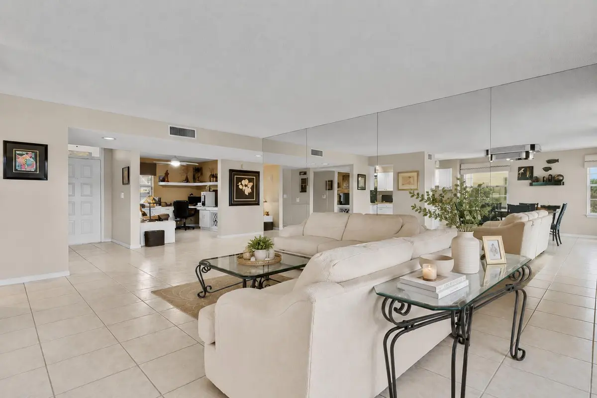 Family Room at 9927 Seacrest Circle 102, Boynton Beach