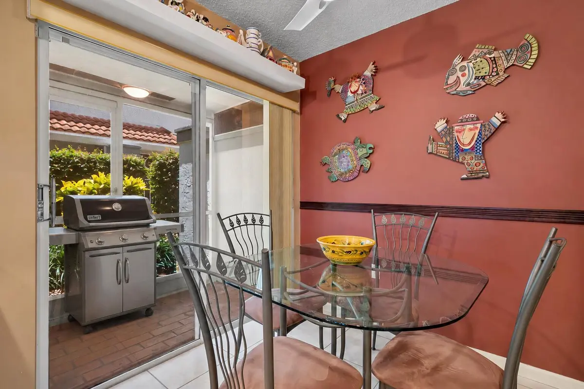 Eat in Kitchen at 9927 Seacrest Circle 102, Boynton Beach