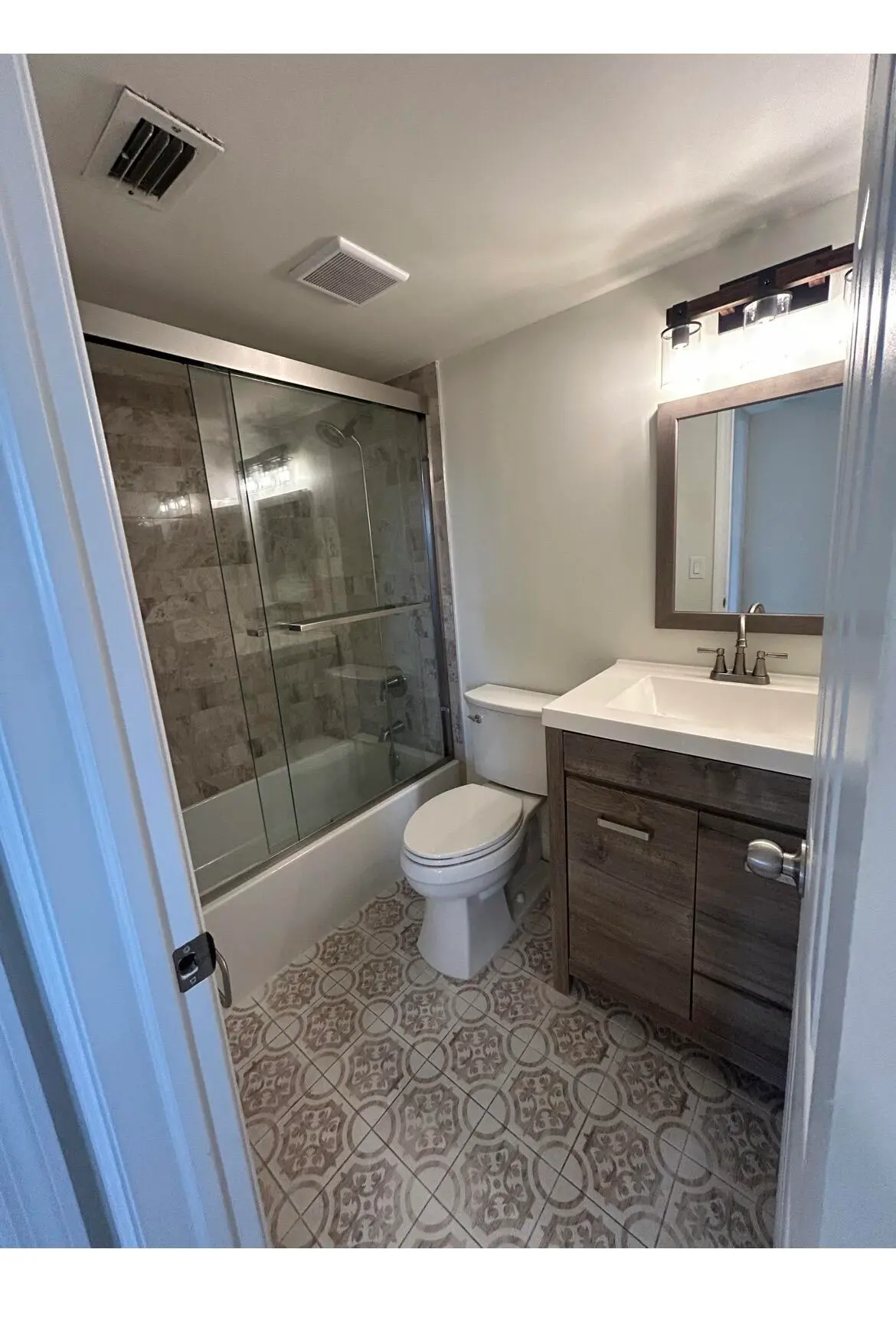 9. the 2nd bath at 21906 Lake Forest Circle APT 205, Boca Raton