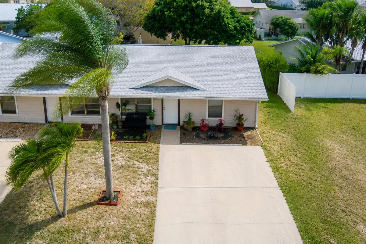 Front of House at 8997 SE Sandy Lane, Hobe Sound