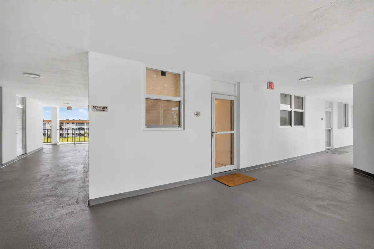 Entranceway at 100 Paradise Harbour Boulevard 307, North Palm Beach