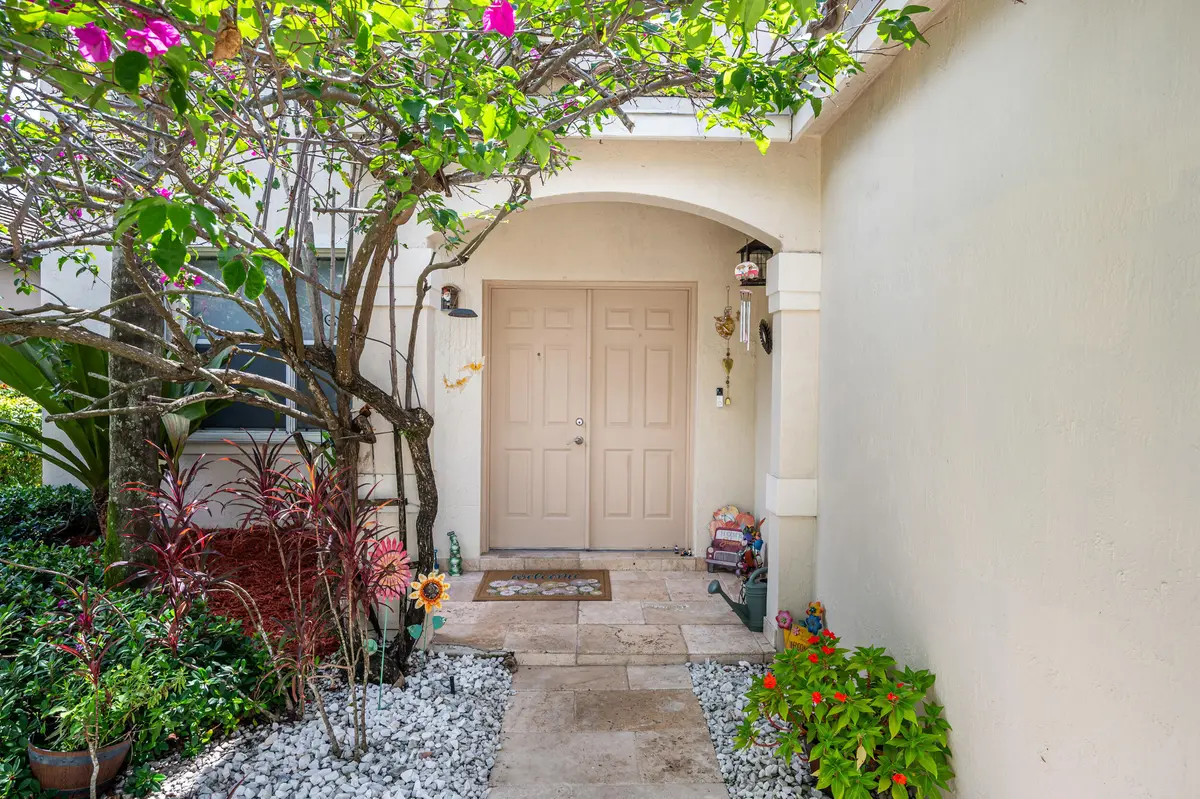 229-25 at 229 E Bayridge Drive, Weston