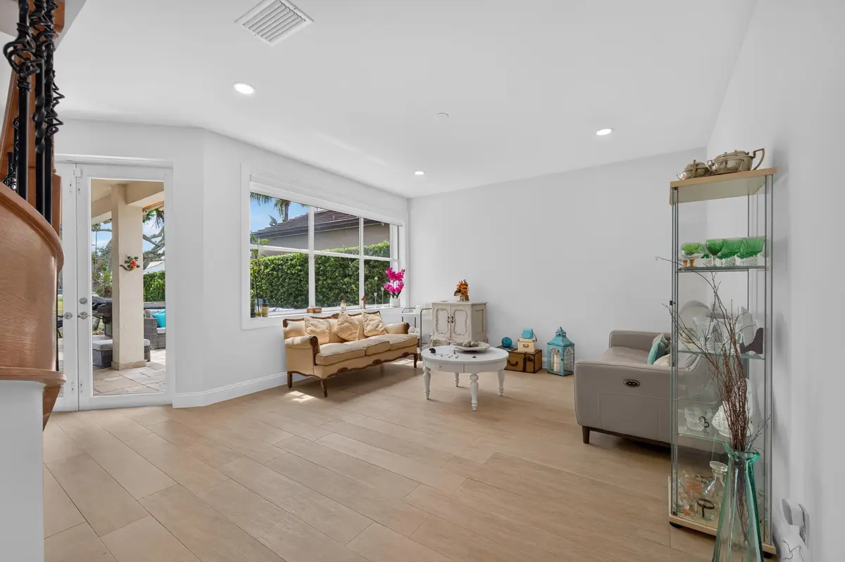 229-34 at 229 E Bayridge Drive, Weston