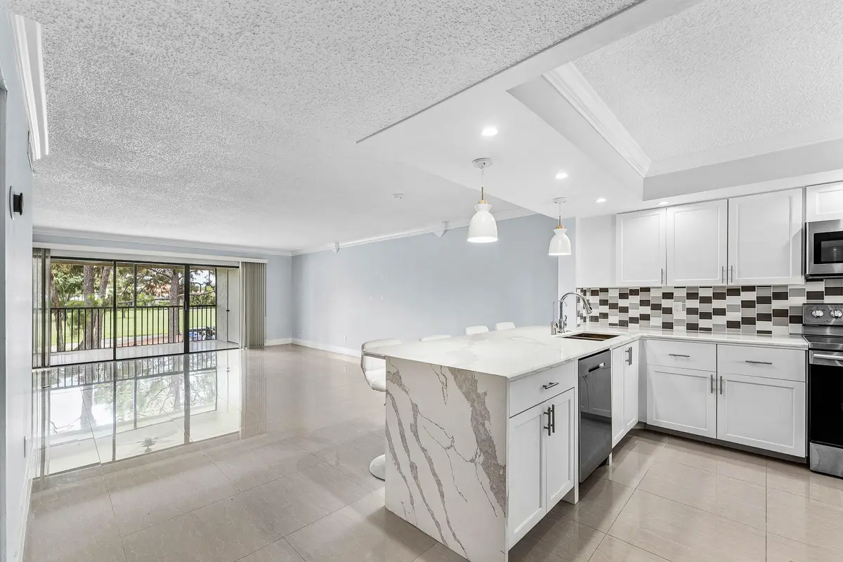 , at 12926 Briarlake Drive 201, Palm Beach Gardens