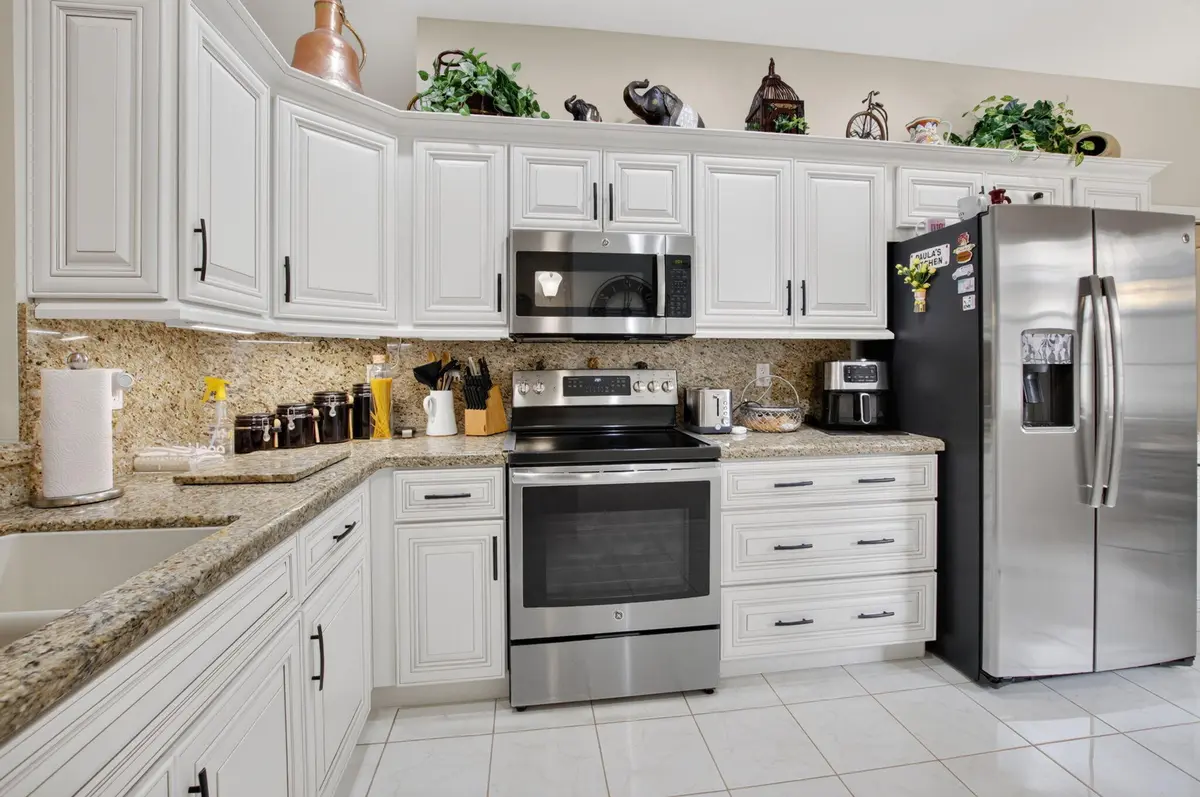 view of kitchen entry at 10632 Royal Caribbean Circle, Boynton Beach