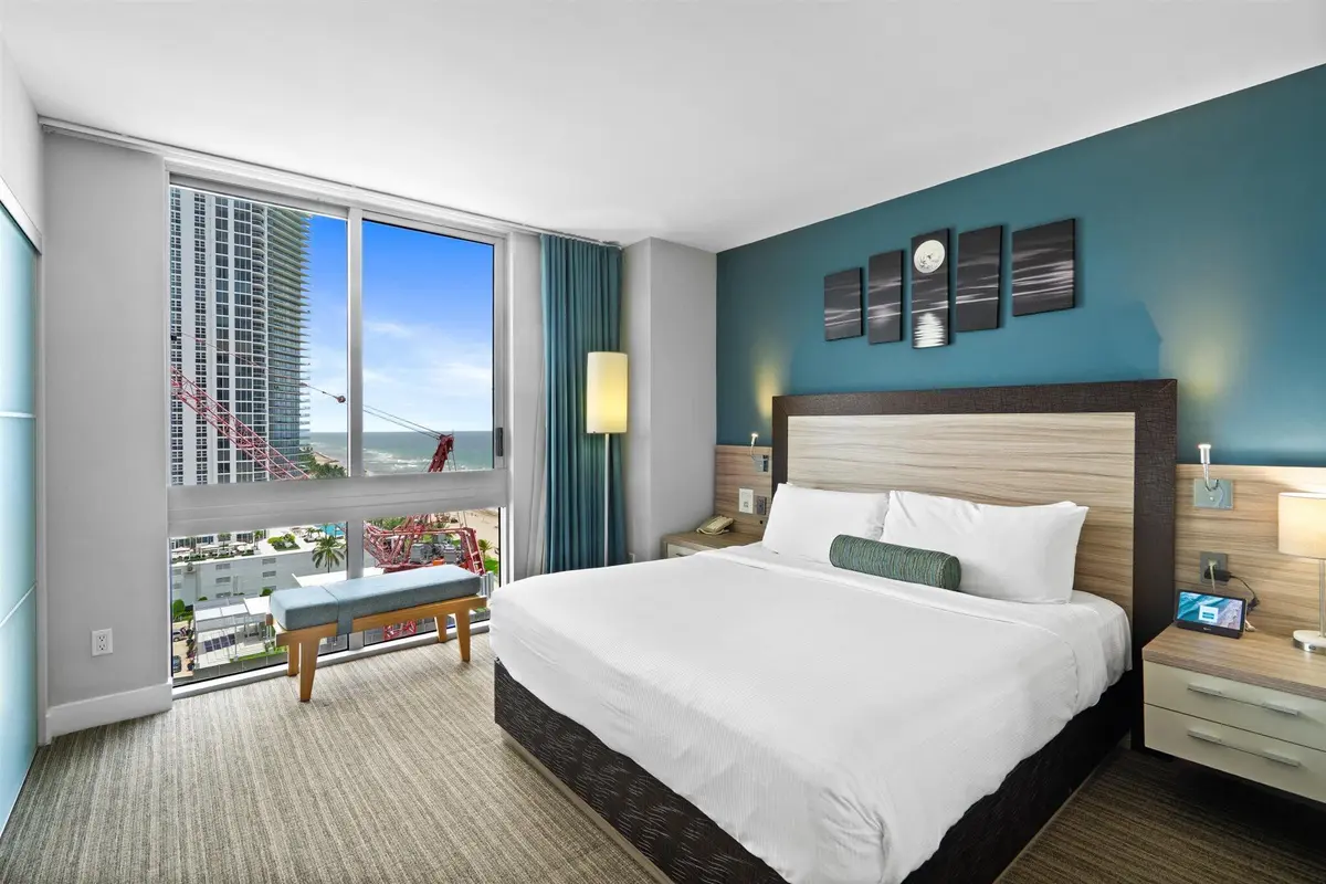 10-10 at 18683 Collins Avenue 1403, Sunny Isles Beach