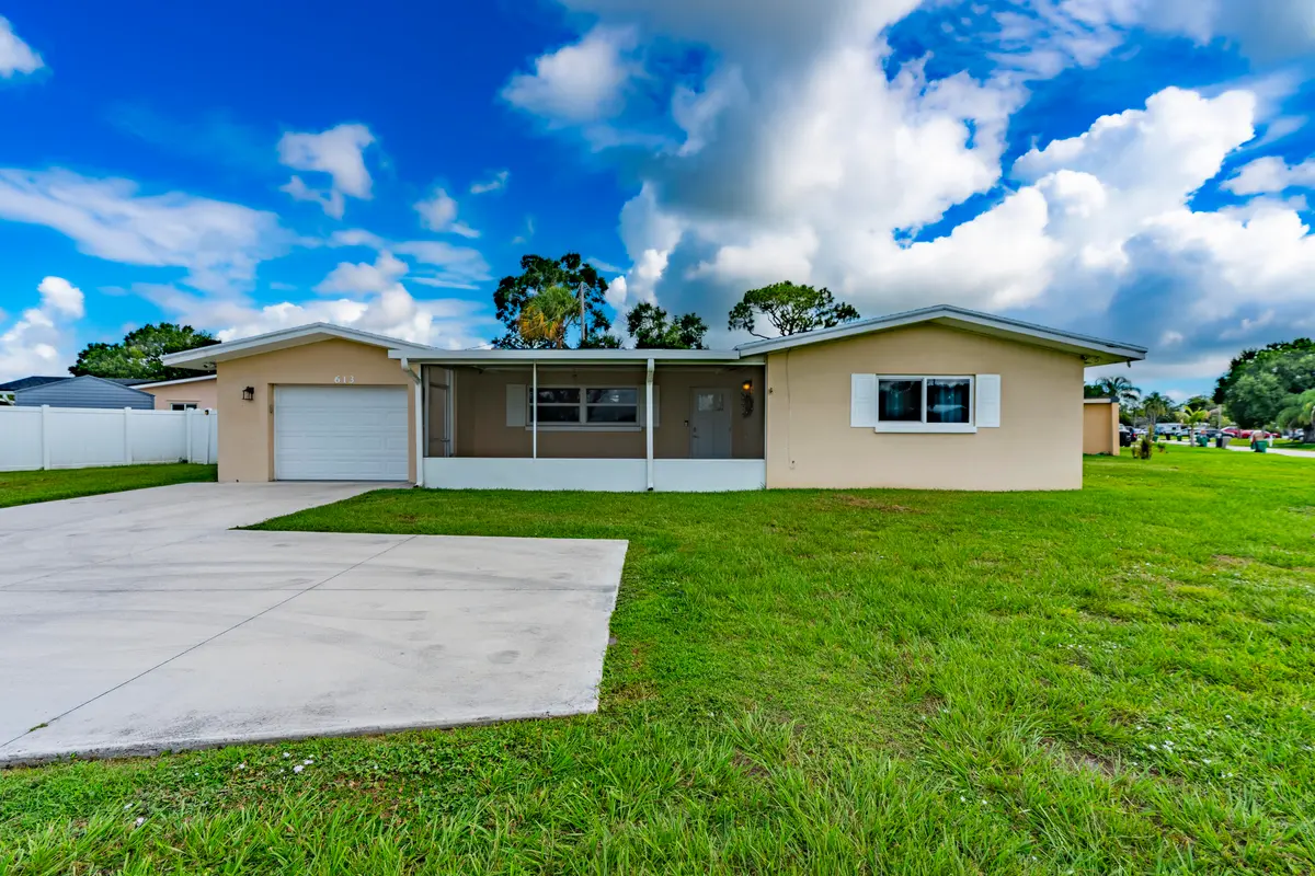iPixx_00_1 at 613 Beach Avenue, Port St. Lucie