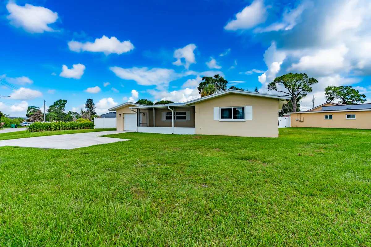 iPixx_00_6 at 613 Beach Avenue, Port St. Lucie
