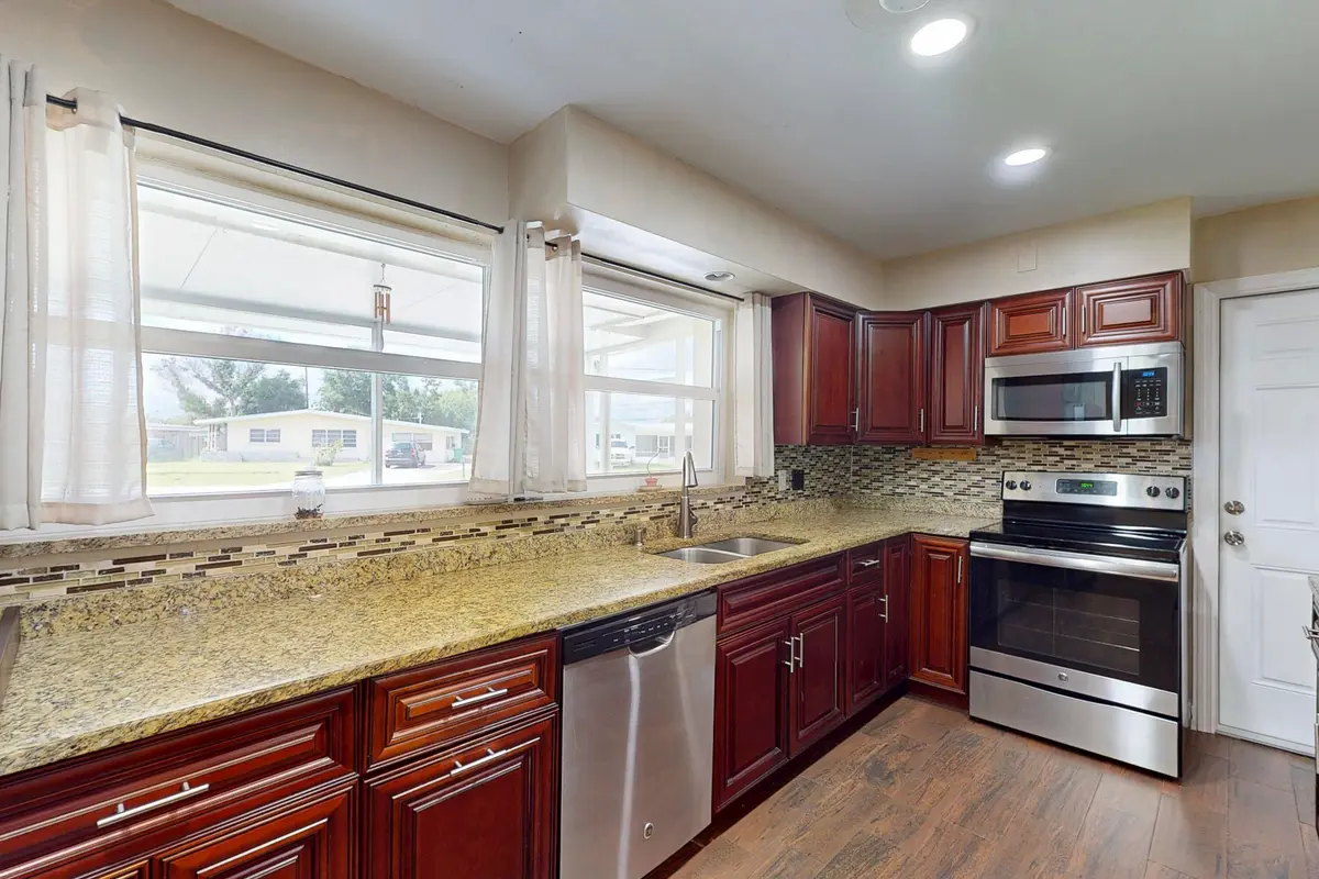 iPixx_01_4 at 613 Beach Avenue, Port St. Lucie