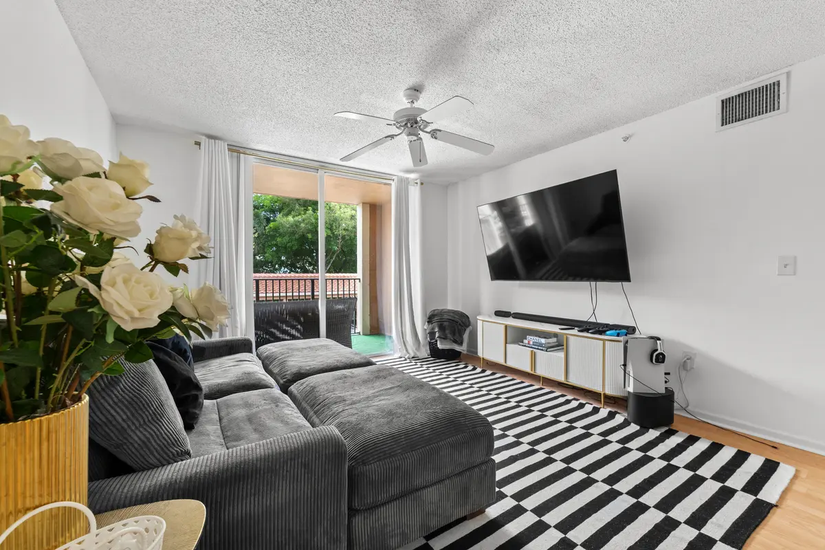 4812 N State Road 7 #205-5 at 4812 N State Road 7 12205, Coconut Creek