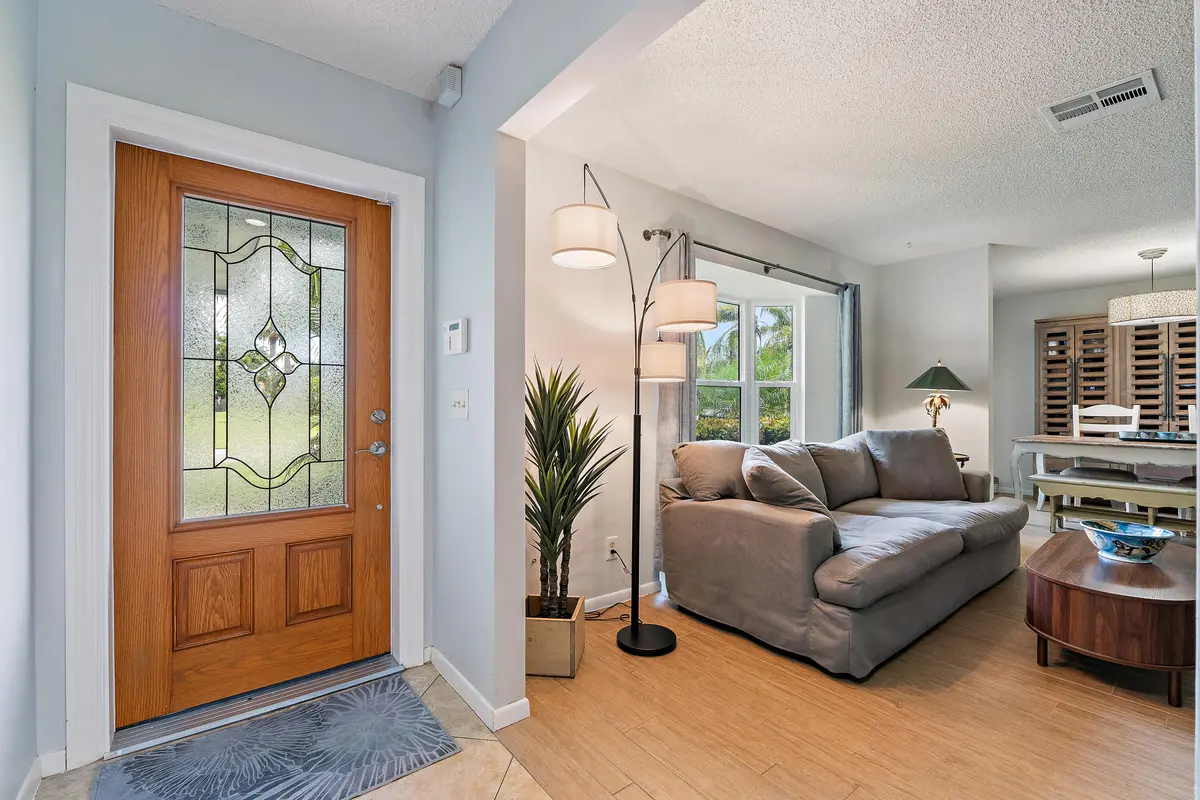 Entry at 76 Wingo Street, Tequesta