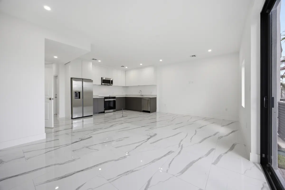 5-dinning at 1544 NW 1st Avenue, Pompano Beach