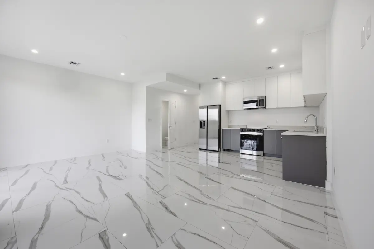 11-dining at 1544 NW 1st Avenue, Pompano Beach