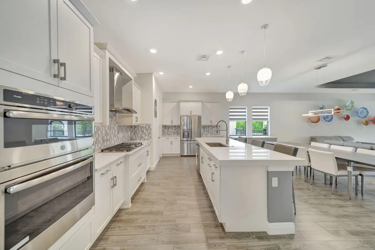 17-web-or-mls-DSC01970 at 8720 E Baypoint Circle, Parkland