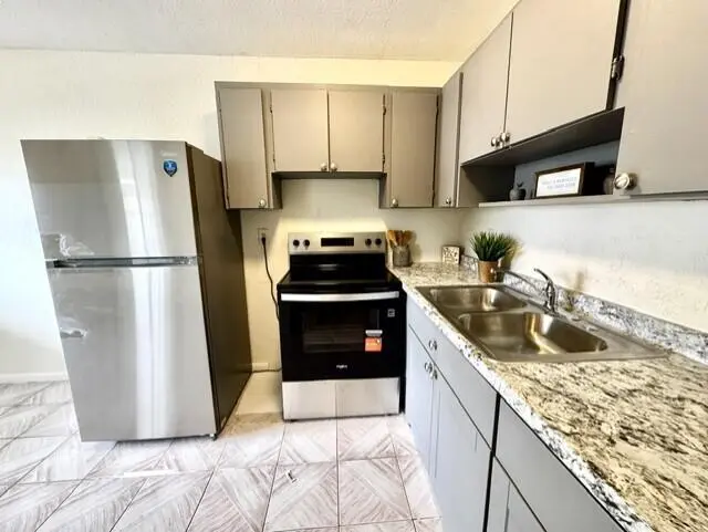 93dbd6c4-0028-43e2-882c-3020b84eaddc at 116 N F Street 7, Lake Worth Beach