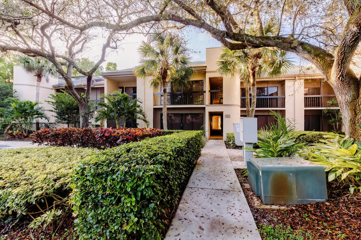 ENTRY at 9460 Meadowood Drive 104, Fort Pierce