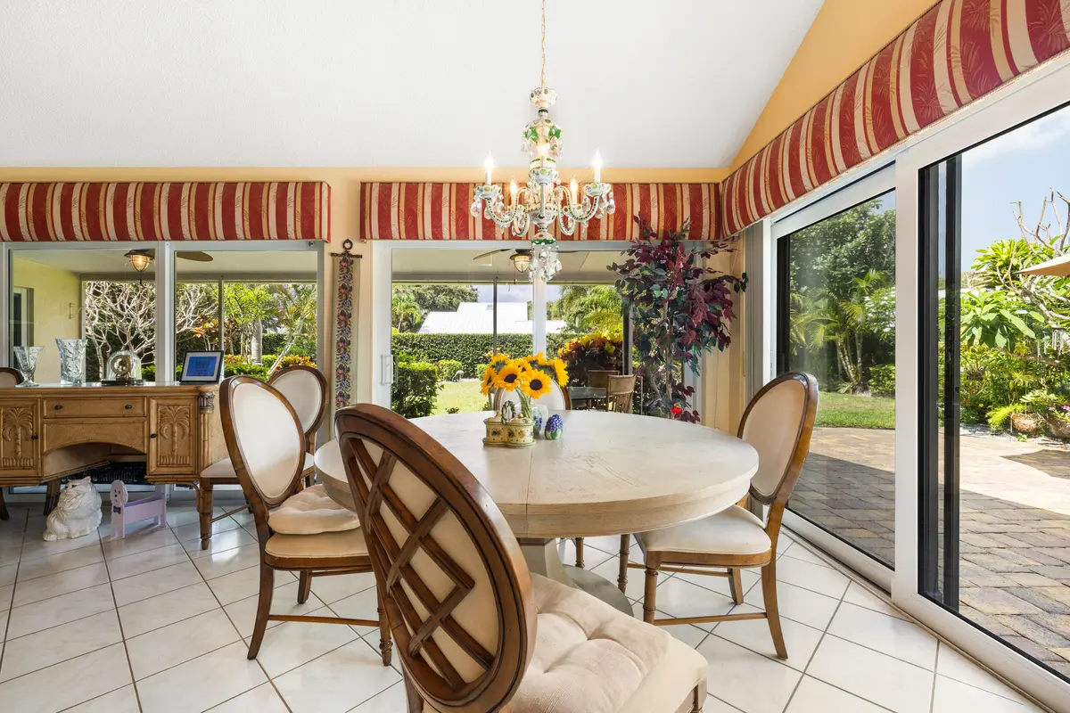 Dining at 224 Cape Pointe Circle, Jupiter