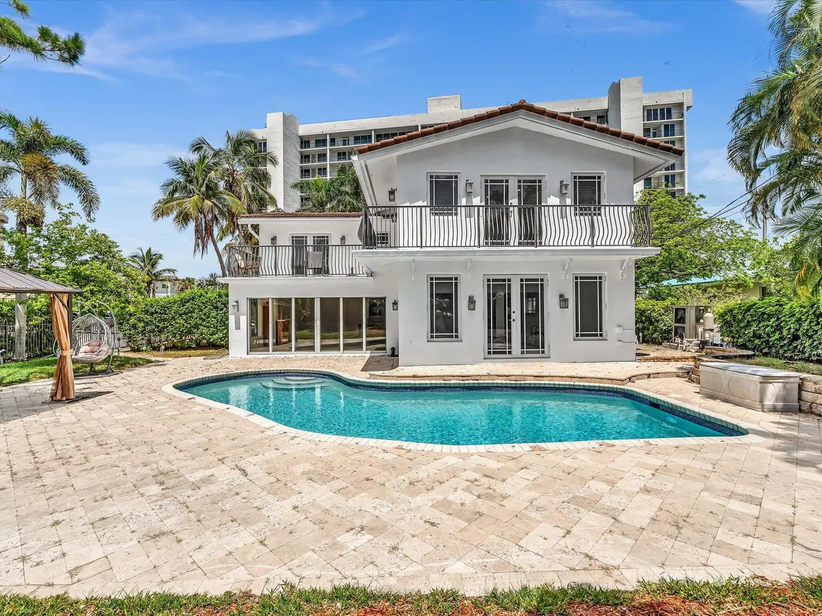 Pool at 518 N Riverside Drive, Pompano Beach