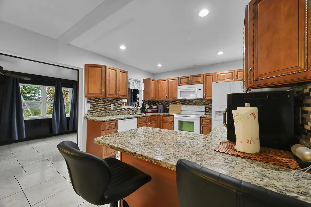 kitchen at 179 SE Soneto Court, Port St. Lucie