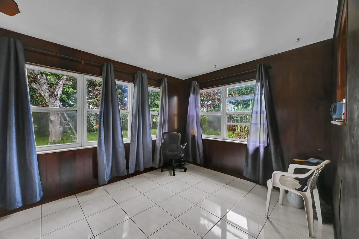 Florida room at 179 SE Soneto Court, Port St. Lucie