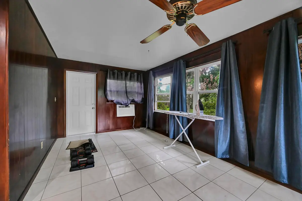 Florida room at 179 SE Soneto Court, Port St. Lucie