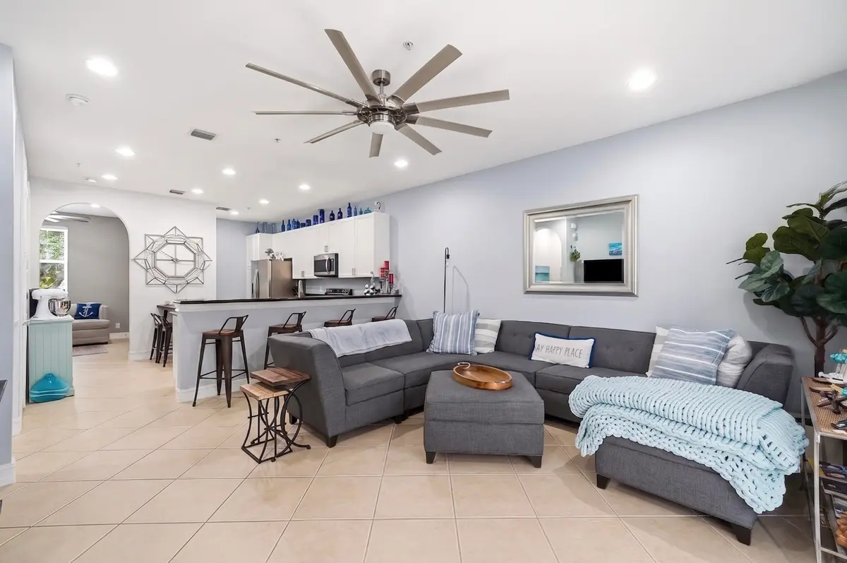 Living room & Kitchen View at 2265 NE 9th Avenue, Wilton Manors