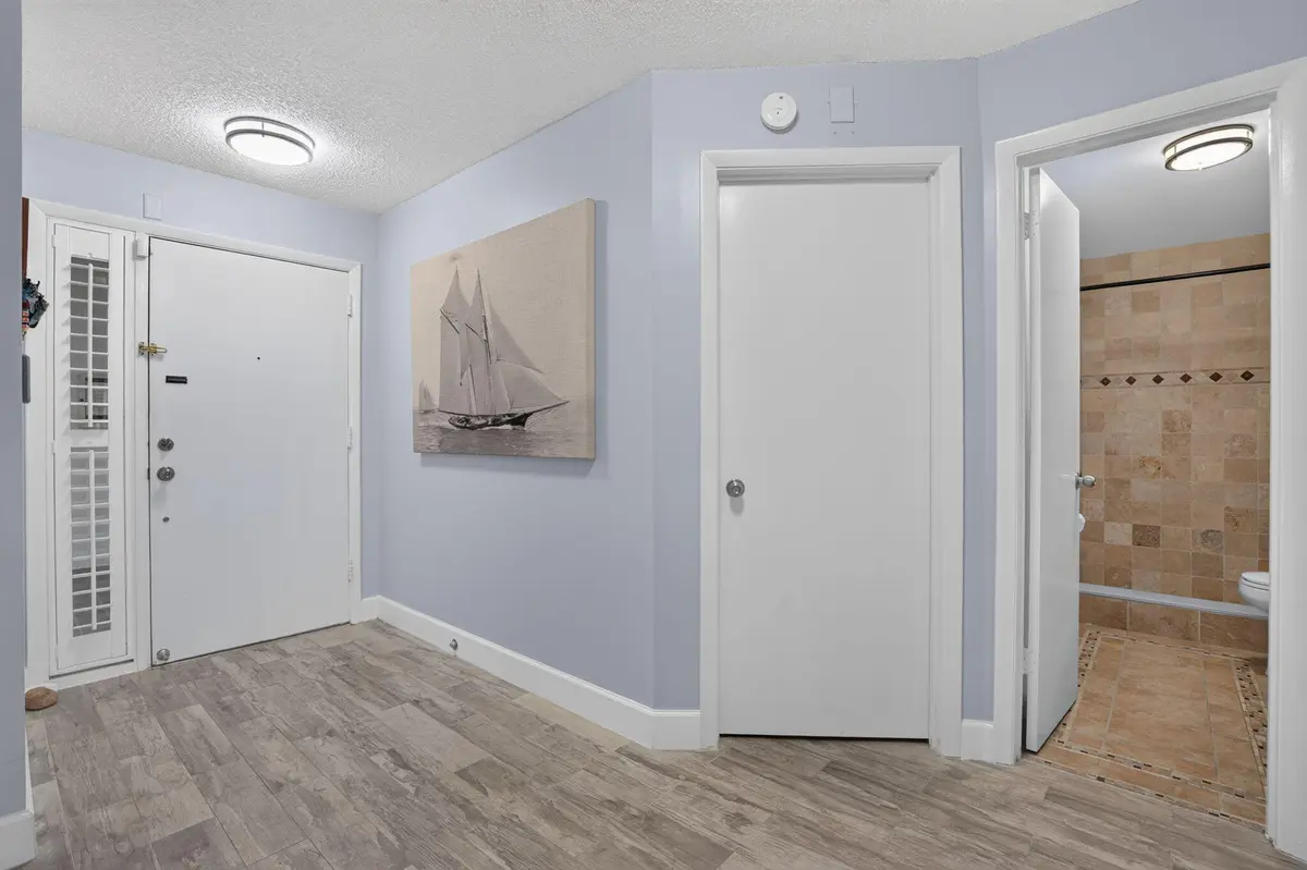 21-web-or-mls-_MLP8825 at 200 Waterway Road 104, Tequesta