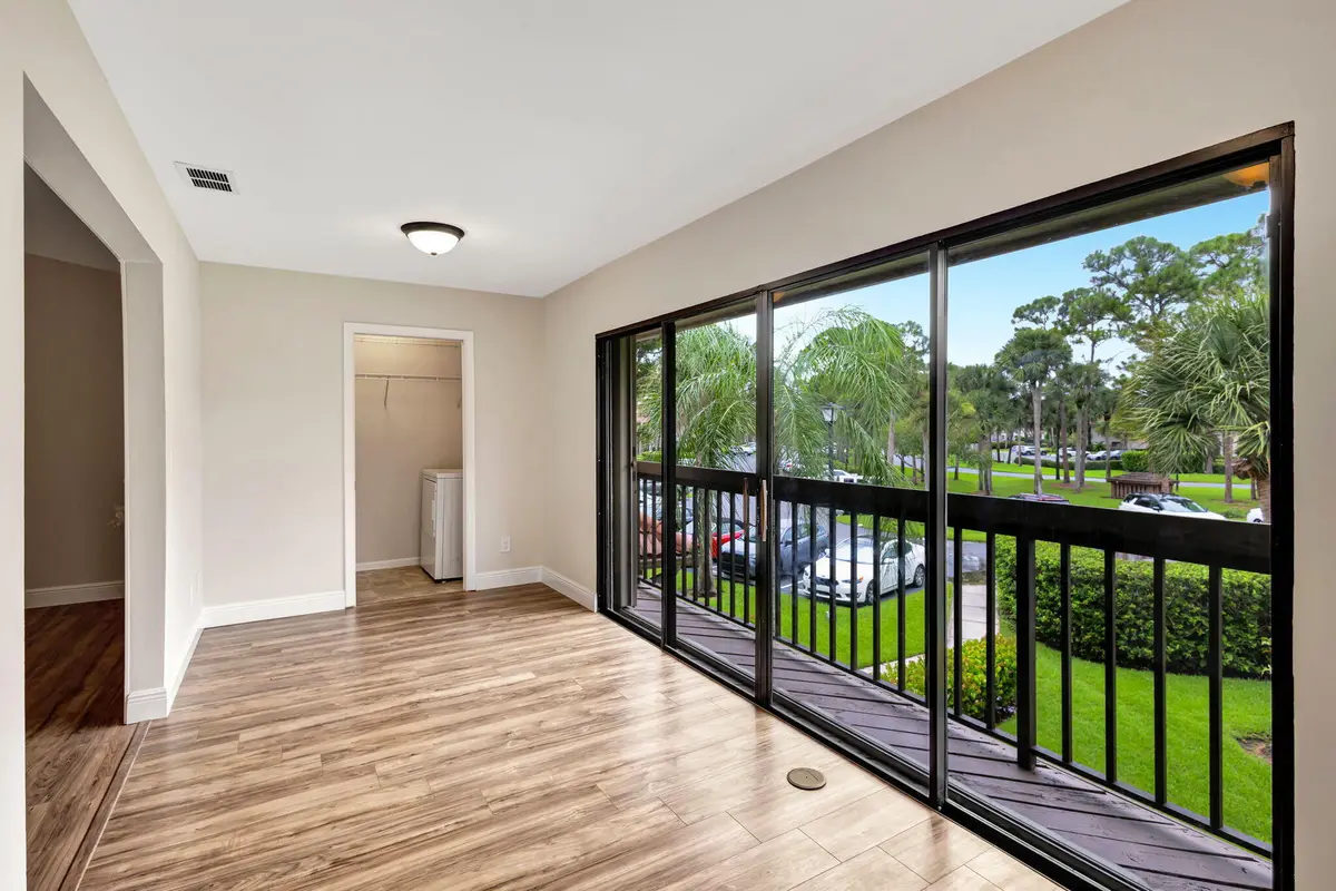 Florida Room And Laundry at 1109 Duncan Circle 201, Palm Beach Gardens