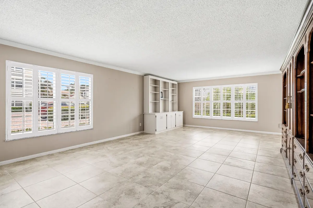 4B (2) at 2741 Ocean Drive 31d, Vero Beach