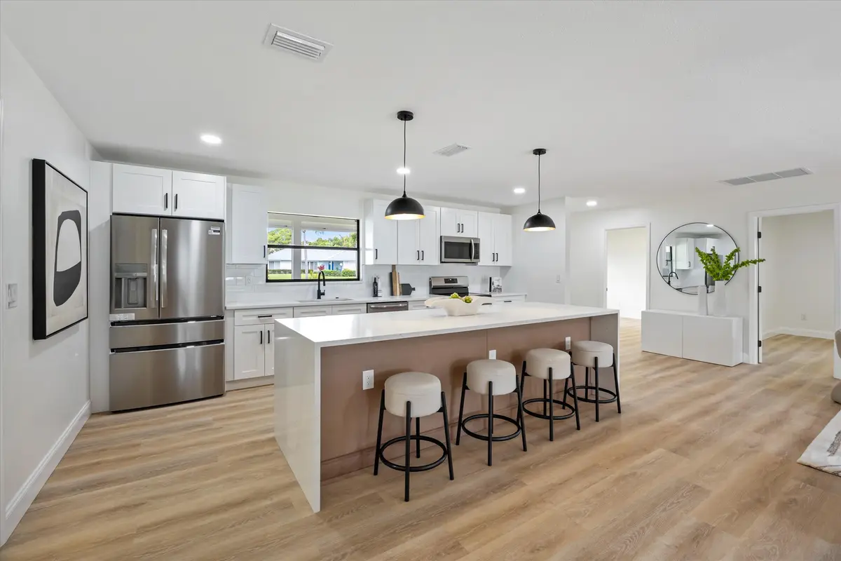 4. at 621 NE Town Terrace, Jensen Beach