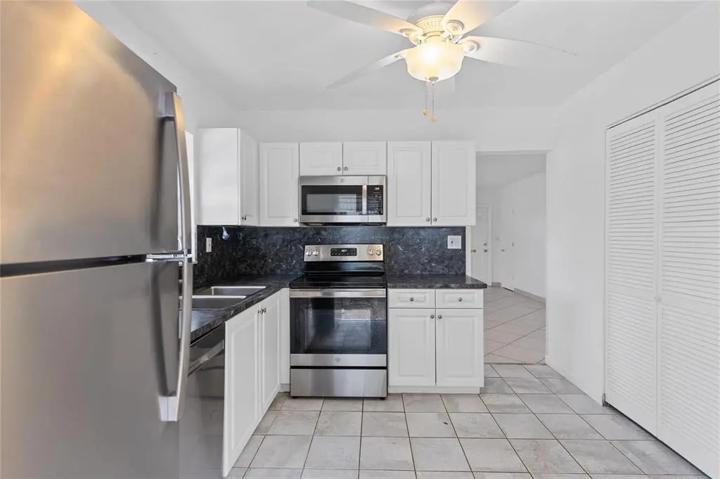 242No4 at 242 Neptune Avenue, Lauderdale-By-The-Sea