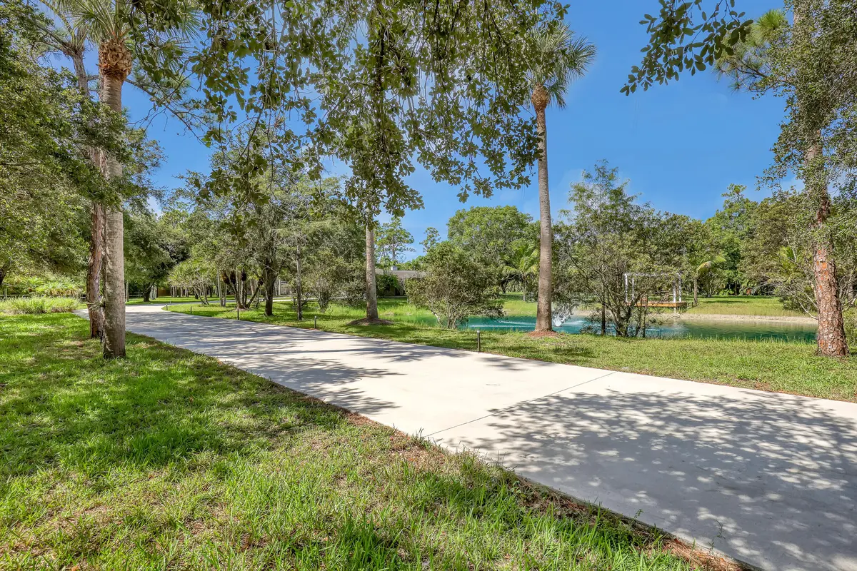 Driveway at 10780 Anderson Lane, Wellington