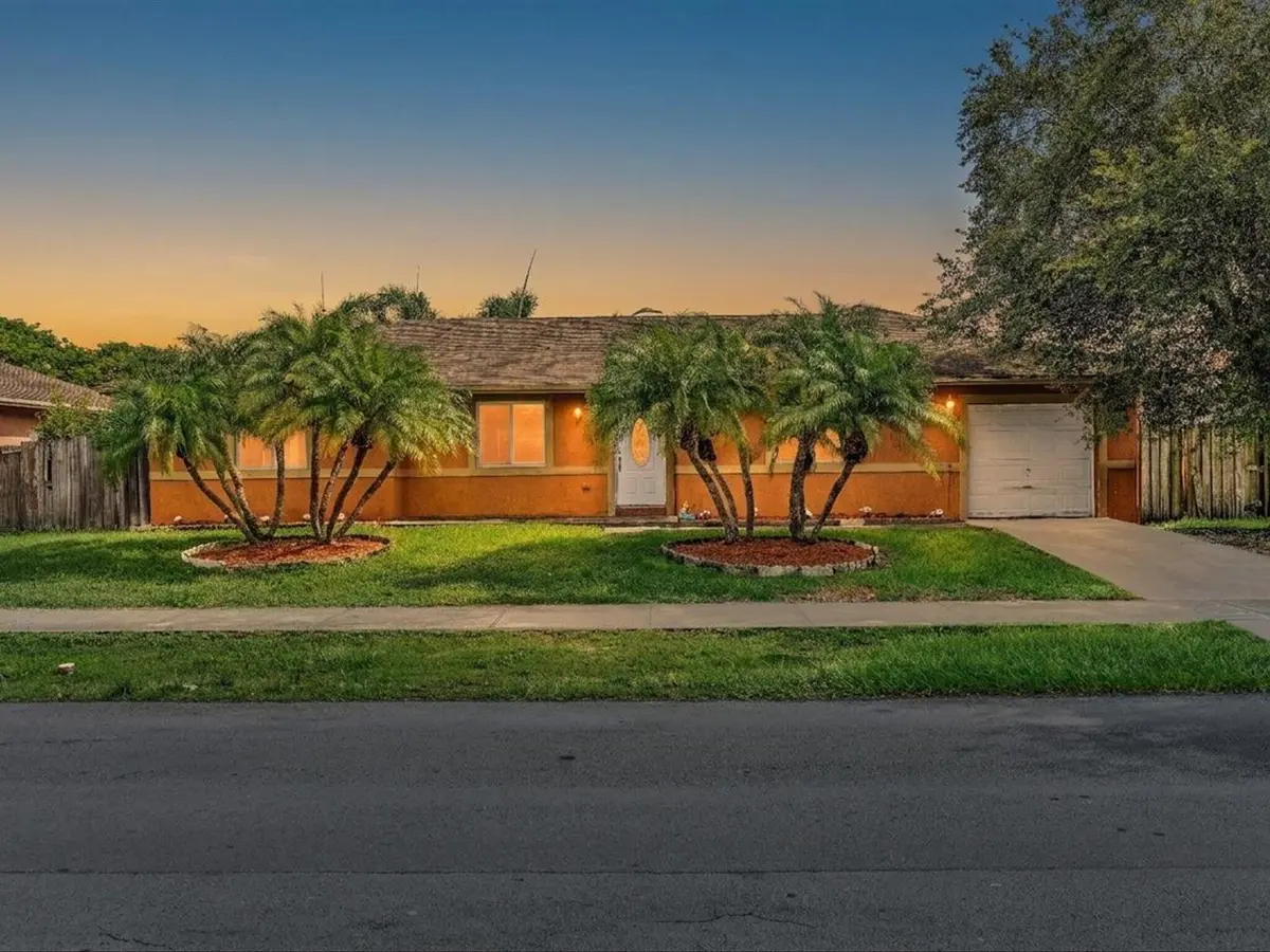 01-Twilight at 916 NW 3rd Terrace, Florida City