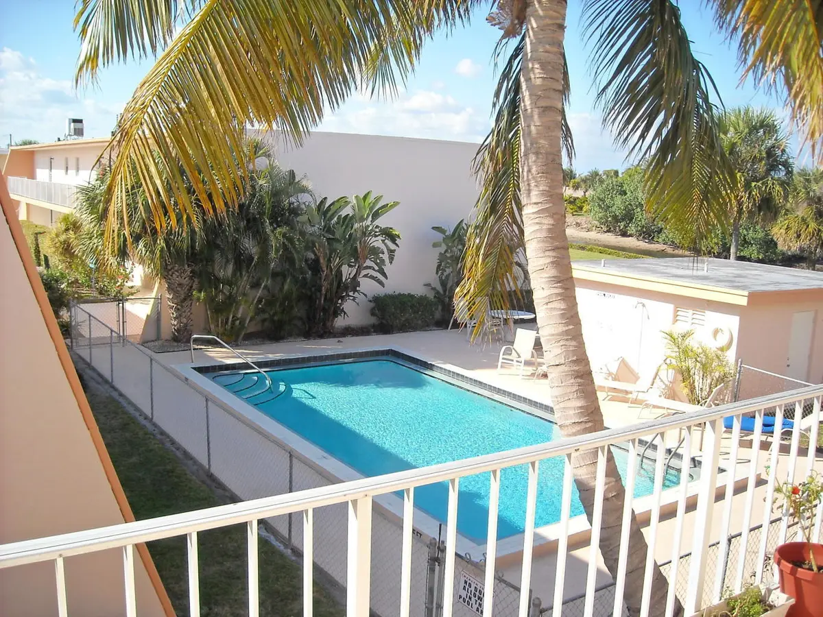 Hummingbird pool at 725 Hummingbird Way 210, North Palm Beach