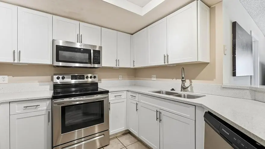 haverhill10 at 4159 N Haverhill Road 1304, West Palm Beach