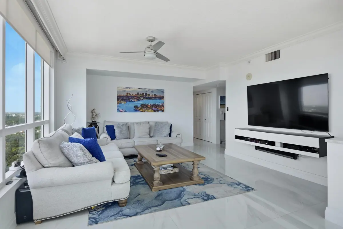 041-047-610 W Las Olas Blvd-4200x2804 at 600 W Las Olas Boulevard 1808s, Fort Lauderdale