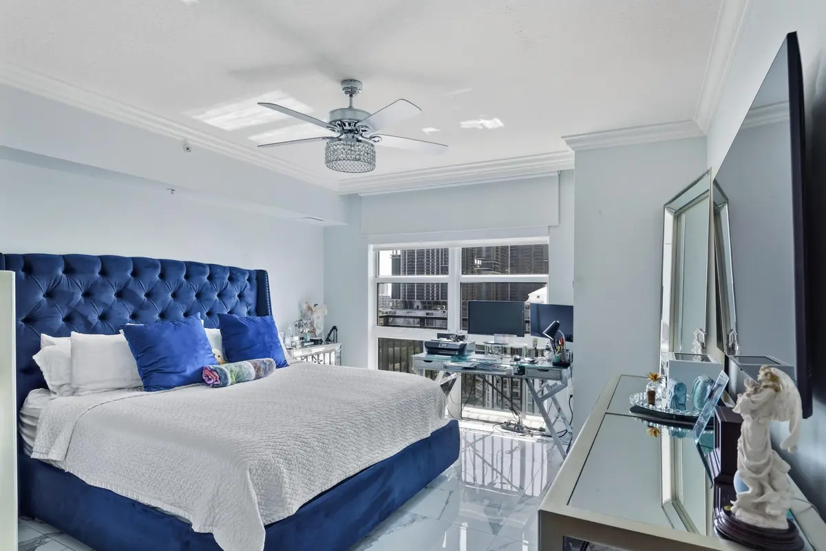 042-046-610 W Las Olas Blvd-4200x2804 at 600 W Las Olas Boulevard 1808s, Fort Lauderdale