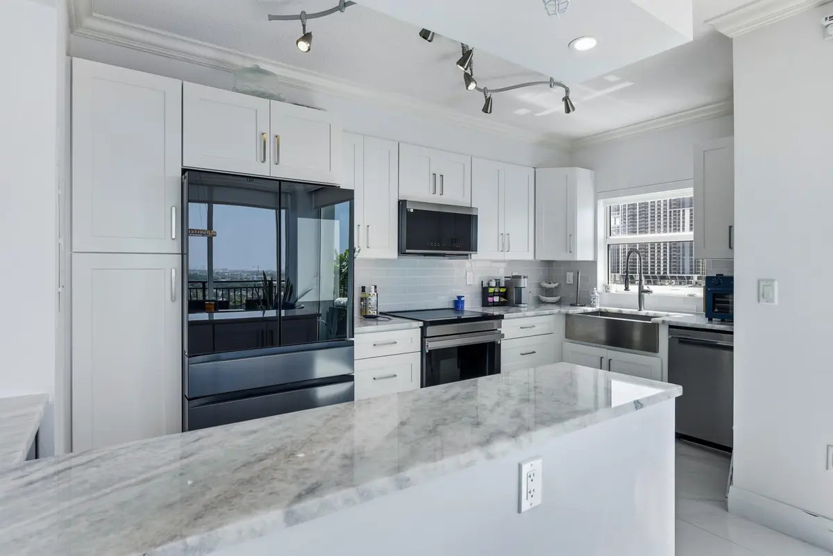 044-037-610 W Las Olas Blvd-4200x2804 at 600 W Las Olas Boulevard 1808s, Fort Lauderdale