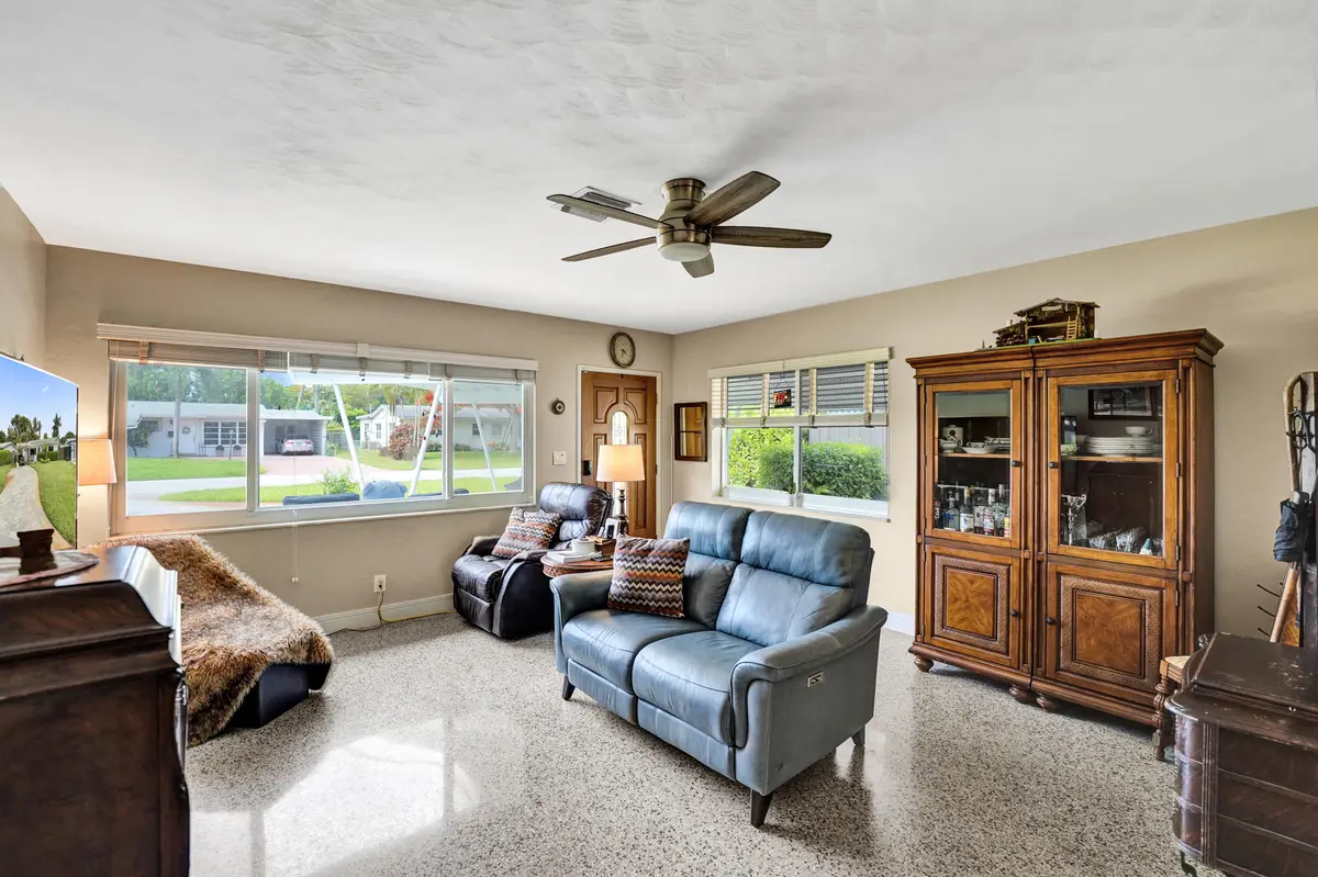 LR at 501 NE 28th Street, Wilton Manors