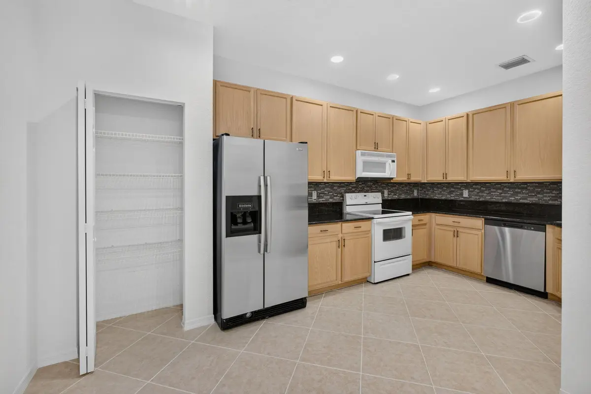 Kitchen & Pantry at 4991 Bonsai Circle 107, Palm Beach Gardens