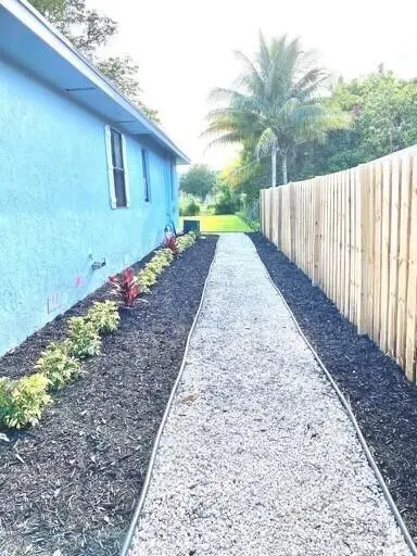 Unit A walk way at 610 SE 2nd Avenue, Delray Beach