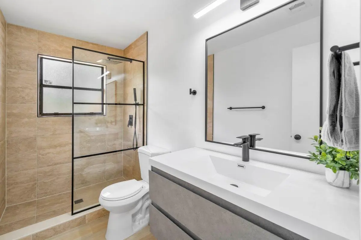 Guest restroom at 13175 CHADWICK Court 36, Wellington