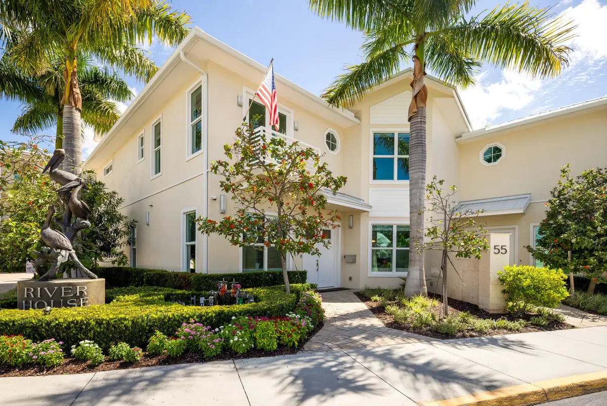 2_et6a4325 at 55 SE Seminole Street A, Stuart