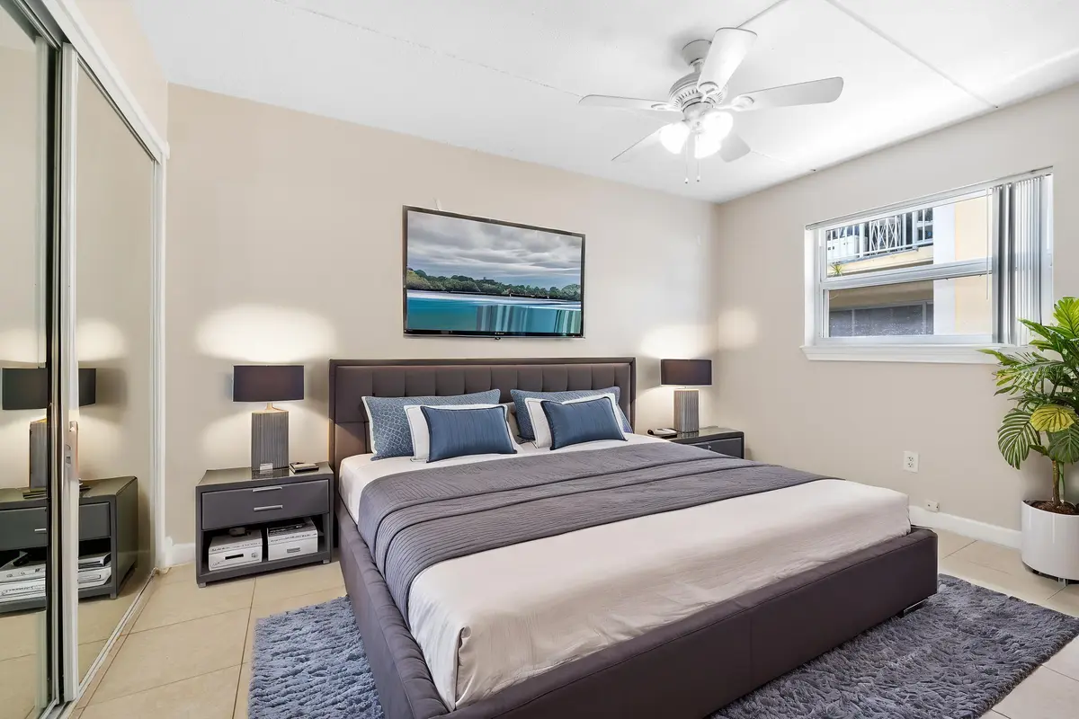2_01 - modern at 510 Prosperity Farms Rd. Road 4b, North Palm Beach