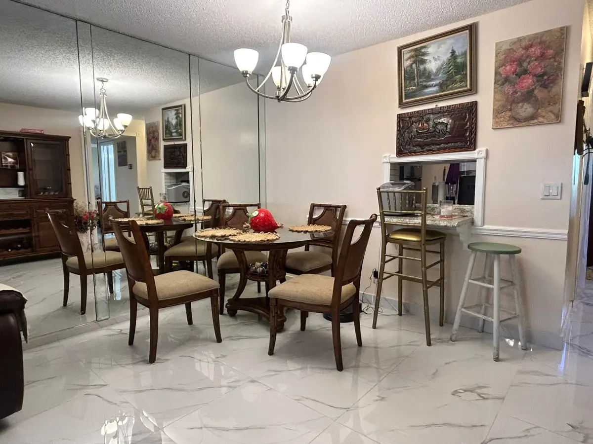 Dining room at 300 NE 26th Avenue 113, Boynton Beach