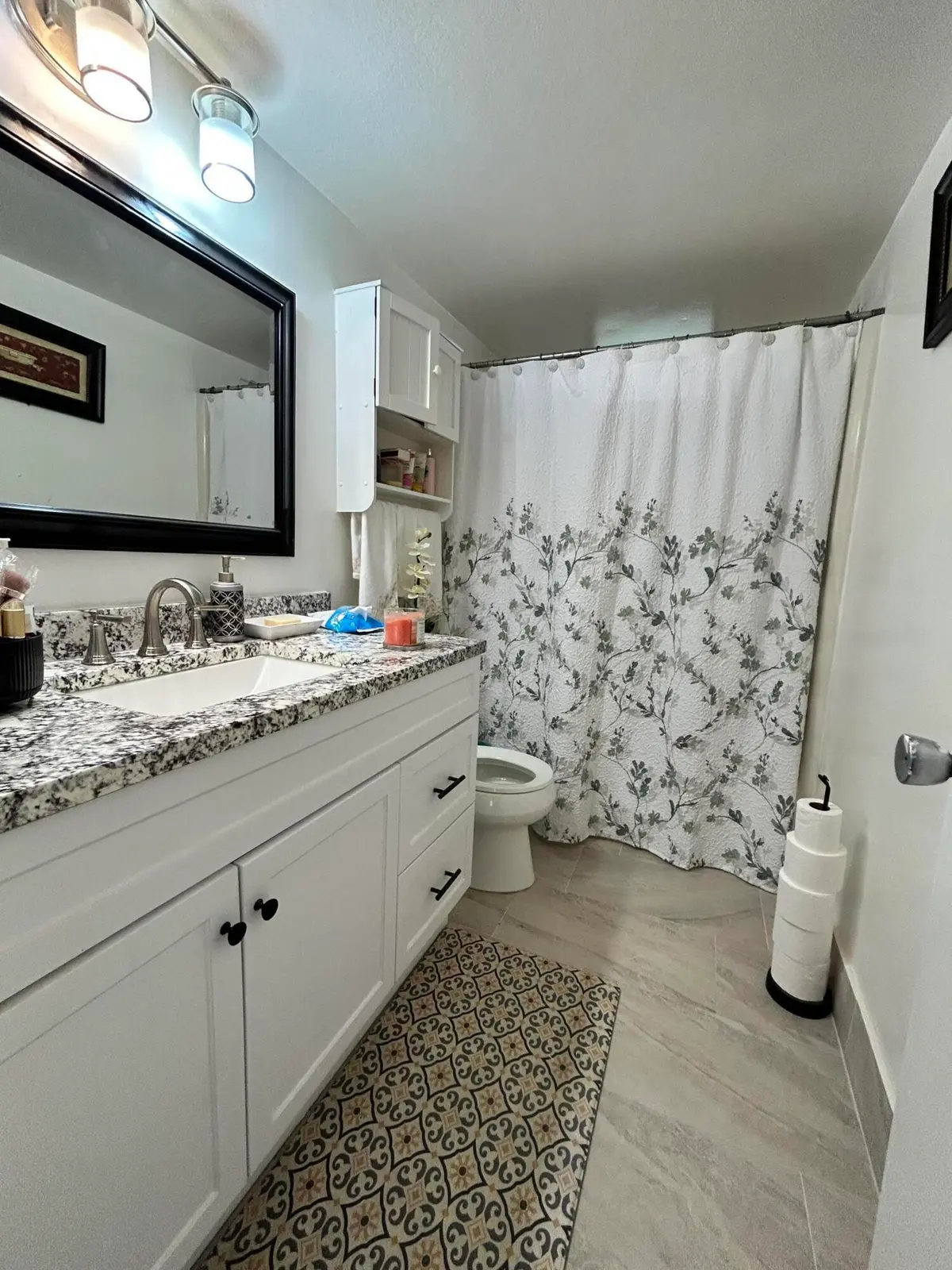 Guest bathroom at 300 NE 26th Avenue 113, Boynton Beach